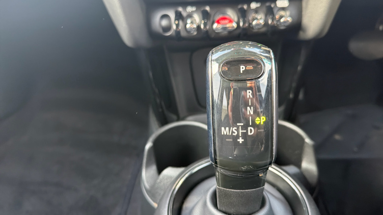 MINI Hatchback 1.5 Cooper Classic 3dr Auto Petrol Hatchback